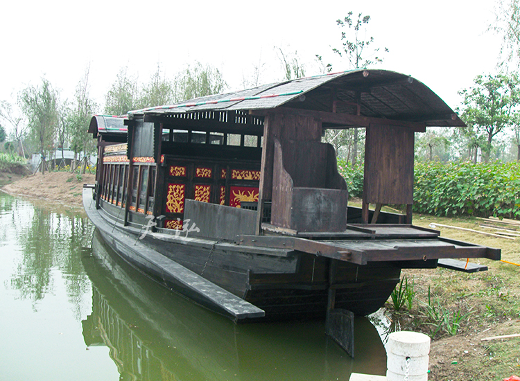 南湖紅船  無畏風(fēng)浪開啟光輝明天